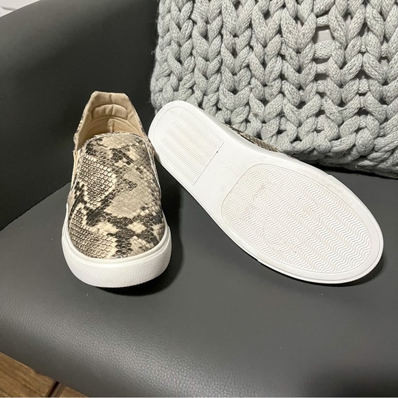 BRAND NEW Steve Madden Natural Snake Slip-On Sneakers - Picture 5 of 6